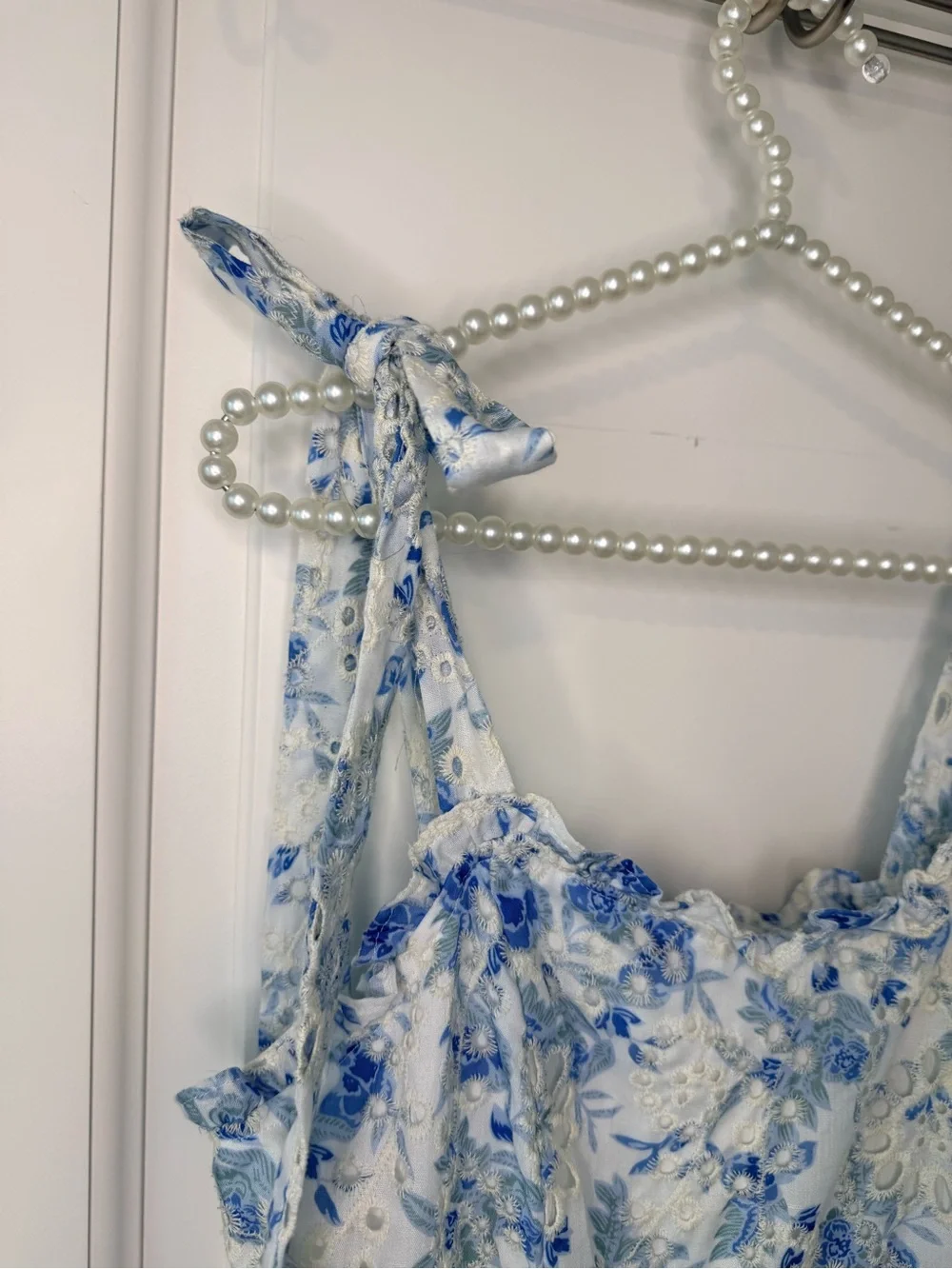 En Saison Claire Floral Print Eyelet MIDI Dress blue and white Large with Slit